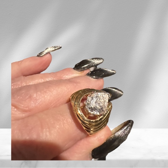 Pear Shaped Premium Quality Zircon Gold Faux Diamond Ring size 6 new - Picture 4 of 7